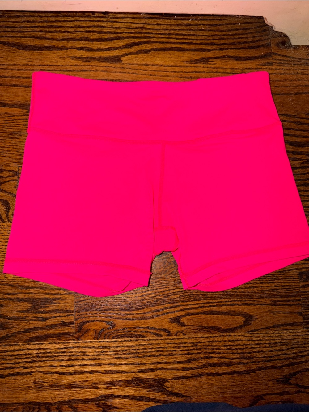Low/mid-waist Women's Athletic Shorts in Neon Pink